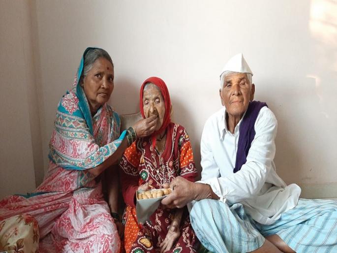 Jallosh in Chandanapur, the hometown of Ajinkya Rahane | अजिंक्य रहाणे यांच्या मूळगावी चंदनापुरीत भारताच्या विजयाच्या जल्लोष  Jallosh in Chandanapur, the hometown of Ajinkya Rahane | अजिंक्य रहाणे यांच्या मूळगावी चंदनापुरीत भारताच्या विजयाच्या जल्लोष