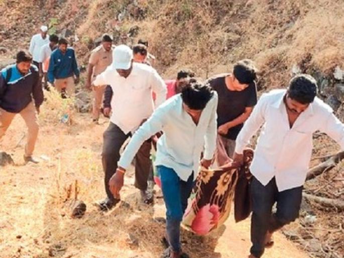 Worker dies after falling two hundred feet into a valley from Ajinkyatara Fort satara | Satara Accident: अजिंक्यतारा किल्ल्यावरून दोनशे फूट दरीत पडून कामगाराचा मृत्यू Worker dies after falling two hundred feet into a valley from Ajinkyatara Fort satara | Satara Accident: अजिंक्यतारा किल्ल्यावरून दोनशे फूट दरीत पडून कामगाराचा मृत्यू