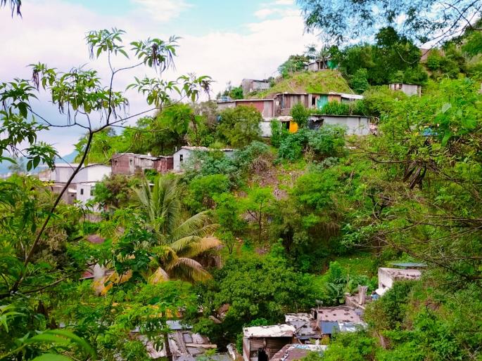 Landslide incidents in Satara city, Citizens living at the foot of Ajinkyatara mountain are not serious | Satara: डोंगरावर राहतो आम्ही; पर्वा कशाची!, नैसर्गिक संकटांकडे रहिवाशांचे दुर्लक्ष Landslide incidents in Satara city, Citizens living at the foot of Ajinkyatara mountain are not serious | Satara: डोंगरावर राहतो आम्ही; पर्वा कशाची!, नैसर्गिक संकटांकडे रहिवाशांचे दुर्लक्ष