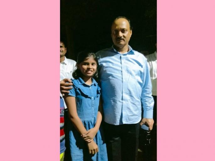 Ajit pawar insistence on taking pictures with Manu | ...अजितदादांनी पुरविला मनूबरोबर फोटो काढण्याचा हट्ट