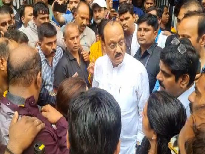 We had no idea that Dada would release so much water to us Read the complaints read by citizens on Sinhagad Road to ajit pawar | Ajit Pawar: दादा आम्हाला एवढं पाणी सोडणार याची कल्पना नव्हती; सिंहगड रोडवरील नागरिकांनी वाचला तक्रारींचा पाढा We had no idea that Dada would release so much water to us Read the complaints read by citizens on Sinhagad Road to ajit pawar | Ajit Pawar: दादा आम्हाला एवढं पाणी सोडणार याची कल्पना नव्हती; सिंहगड रोडवरील नागरिकांनी वाचला तक्रारींचा पाढा