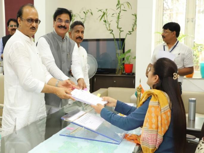 Dummy application of Ajit Pawar from Baramati Lok Sabha constituency, whose application is final? | बारामती लोकसभा मतदारसंघातून अजित पवारांचा डमी अर्ज, कुणाचा अर्ज अंतिम? Dummy application of Ajit Pawar from Baramati Lok Sabha constituency, whose application is final? | बारामती लोकसभा मतदारसंघातून अजित पवारांचा डमी अर्ज, कुणाचा अर्ज अंतिम?