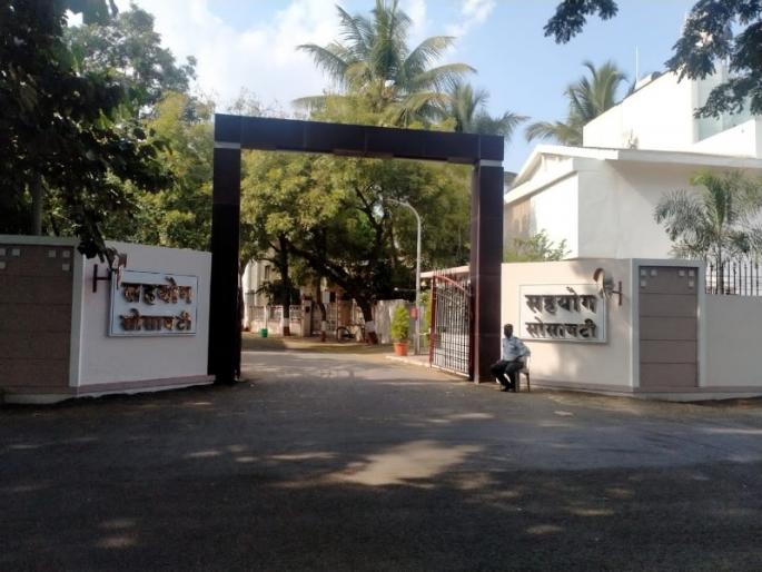 Extreme steps taken by a woman from Pune Attempt of self-immolation in front of Deputy Chief Minister's ajit pawar house | पुण्यातील महिलेने उचलले टोकाचे पाऊल; उपमुख्यमंत्र्यांच्या घरासमोरचं आत्मदहनाचा प्रयत्न Extreme steps taken by a woman from Pune Attempt of self-immolation in front of Deputy Chief Minister's ajit pawar house | पुण्यातील महिलेने उचलले टोकाचे पाऊल; उपमुख्यमंत्र्यांच्या घरासमोरचं आत्मदहनाचा प्रयत्न