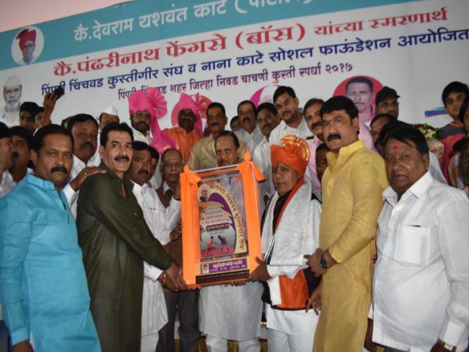 Arjun Kate honors lifetime achievement award in Pimpale Saudagar by ajit pawar | अजित पवार यांच्या हस्ते पै. अर्जुन काटे यांचा पिंपळे सौदागरमध्ये जीवनगौरव पुरस्काराने सन्मान 
