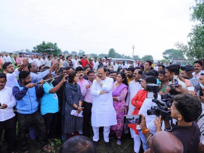 Deputy Chief Minister Ajit Pawar in Karmala early this morning; Inspection of flood-affected areas underway | सकाळ सकाळीच उपमुख्यमंत्री अजित पवार करमाळ्यात; पूरग्रस्त भागाची पाहणी सुरू