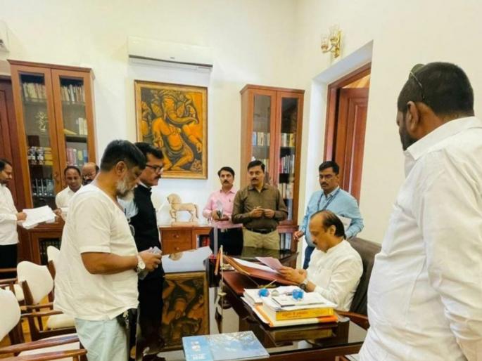 criminal Asif Darhi meets Ajit Pawar, photo goes viral | अट्टल गुन्हेगार आसिफ दाढी अजित पवार यांच्या भेटीला, फोटो व्हायरल झाल्याने खळबळ criminal Asif Darhi meets Ajit Pawar, photo goes viral | अट्टल गुन्हेगार आसिफ दाढी अजित पवार यांच्या भेटीला, फोटो व्हायरल झाल्याने खळबळ