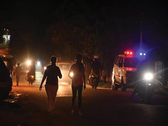 A shocking incident has come to light in Bengaluru where police took bribe from husband and wife through QR code. | पती अन् पत्नी कार्यक्रमातून रात्री निघाले; पोलिसांची गाडी आली, दोघांचे मोबाईल जप्त केले, मग... A shocking incident has come to light in Bengaluru where police took bribe from husband and wife through QR code. | पती अन् पत्नी कार्यक्रमातून रात्री निघाले; पोलिसांची गाडी आली, दोघांचे मोबाईल जप्त केले, मग...