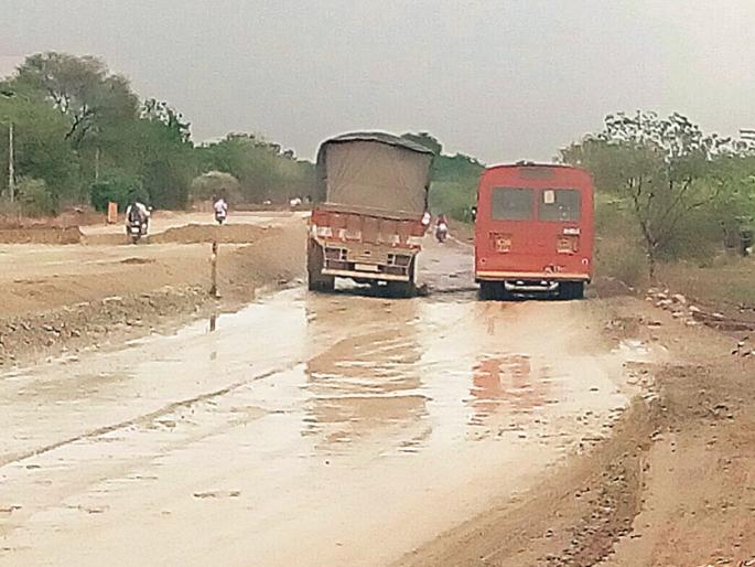 Ajantha road kill the people and the government's work like Tughlak | अजिंठ्याच्या रस्त्याचा जनतेला मार अन् सरकारचा तुघलकी कारभार