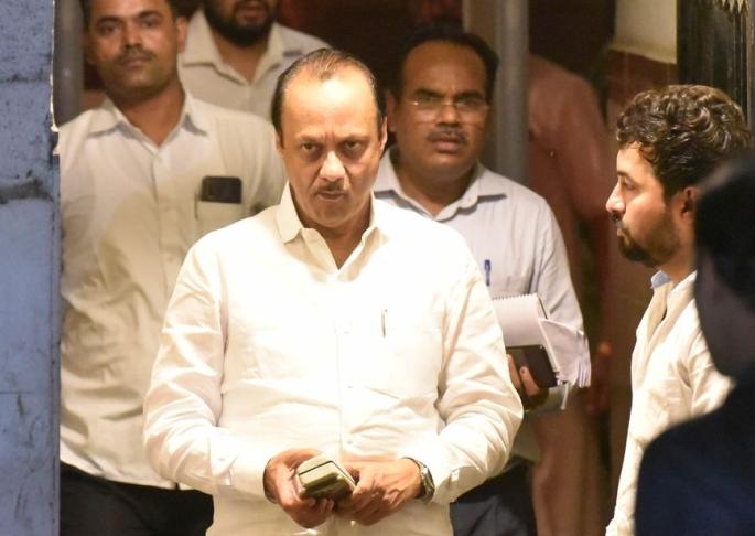 Coronavirus: In case of unfortunate police death, get relief fund 50 lac to family in case of corona, AJit pawar says MMG | Coronavirus: 'दुर्दैवाने कर्तव्यावरील पोलिसाचा कोरोनामुळे मृत्यू झाल्यास कुटुंबीयांना ५० लाखांची मदत' Coronavirus: In case of unfortunate police death, get relief fund 50 lac to family in case of corona, AJit pawar says MMG | Coronavirus: 'दुर्दैवाने कर्तव्यावरील पोलिसाचा कोरोनामुळे मृत्यू झाल्यास कुटुंबीयांना ५० लाखांची मदत'