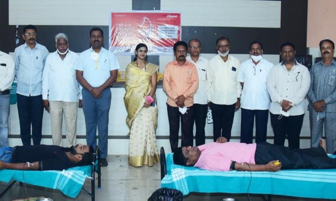 Ajrekar gave a good response to the blood donation camp | रक्तदान शिबीरास आजरेकरांनी दिला चांगला प्रतिसाद
