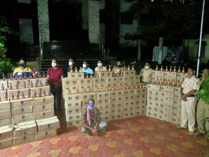 Ajra police seize 12 lakh 89 thousand Goa made liquor | आजरा पोलिसांनी १२ लाख ८९ हजारांची पकडली गोवा बनावटीची दारू Ajra police seize 12 lakh 89 thousand Goa made liquor | आजरा पोलिसांनी १२ लाख ८९ हजारांची पकडली गोवा बनावटीची दारू