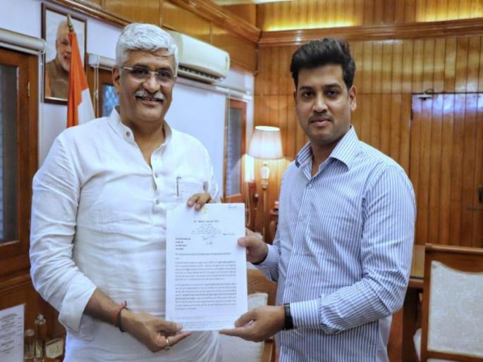 1208 crore 47 lakh for de-pollution of Ulhas and Anvaldhuni river; Demand of Shrikant Shinde | उल्हास अन् वालधूनी नदीच्या प्रदूषणमुक्तीसाठी 1208 कोटी 47 लाखाचा निधी मंजूर करा; श्रीकांत शिंदे यांची मागणी 1208 crore 47 lakh for de-pollution of Ulhas and Anvaldhuni river; Demand of Shrikant Shinde | उल्हास अन् वालधूनी नदीच्या प्रदूषणमुक्तीसाठी 1208 कोटी 47 लाखाचा निधी मंजूर करा; श्रीकांत शिंदे यांची मागणी