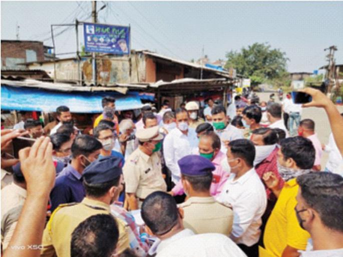 Roha road agitation postponed; | रोहा रस्त्याचे जनआंदोलन स्थगित; पोलिसांची मध्यस्थी Roha road agitation postponed; | रोहा रस्त्याचे जनआंदोलन स्थगित; पोलिसांची मध्यस्थी