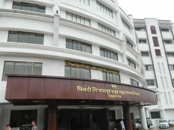 In Bhiwandi, a private contractor will recover the water lease; The General Assembly passed the resolution | भिवंडीत खासगी ठेकेदार करणार घरपट्टी पाणीपट्टी वसुली; महासभेत ठराव मंजूर In Bhiwandi, a private contractor will recover the water lease; The General Assembly passed the resolution | भिवंडीत खासगी ठेकेदार करणार घरपट्टी पाणीपट्टी वसुली; महासभेत ठराव मंजूर