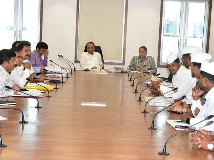 Dabewalas in Mumbai will get houses, Deputy CM's ajit pawar suggestions for Dabwala building | मुंबईतील डबेवाल्यांना घरं मिळणार, 'डबेवाला भवन'साठी उपमुख्यमंत्र्यांच्या सूचना Dabewalas in Mumbai will get houses, Deputy CM's ajit pawar suggestions for Dabwala building | मुंबईतील डबेवाल्यांना घरं मिळणार, 'डबेवाला भवन'साठी उपमुख्यमंत्र्यांच्या सूचना