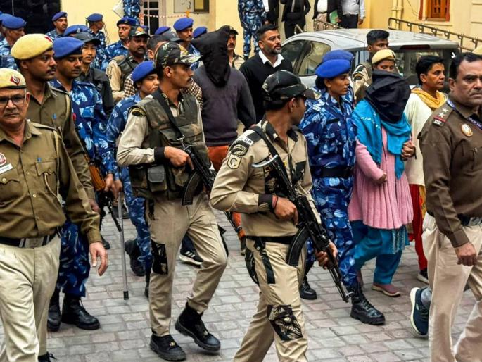 Muzammil bought AK-47 for Rs 5 lakh, kept explosives in deep freezer; Shocking revelations | मुझम्मिलने ५ लाख रुपयांना AK-47 खरेदी केली, डीप फ्रीजरमध्ये ठेवली स्फोटके; धक्कादायक खुलासे