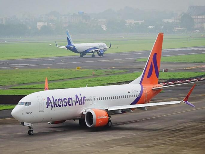 Akasa Air flight bomb threat: Akasa Air's Delhi-Mumbai flight threatened with a bomb; Ahmedabad Emergency Landing | Akasa Air च्या दिल्ली-मुंबई विमानाला बॉम्बने उडवण्याची धमकी; अहमदाबादेत ईमर्जन्सी लँडिंग Akasa Air flight bomb threat: Akasa Air's Delhi-Mumbai flight threatened with a bomb; Ahmedabad Emergency Landing | Akasa Air च्या दिल्ली-मुंबई विमानाला बॉम्बने उडवण्याची धमकी; अहमदाबादेत ईमर्जन्सी लँडिंग
