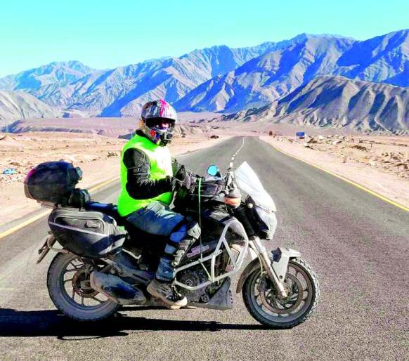 Akash covered 3,313 km in 11 days | आकाशने ११ दिवसात कापले ३,३१३ किमी अंतर  :  शिंखुला ते फुटाळा Akash covered 3,313 km in 11 days | आकाशने ११ दिवसात कापले ३,३१३ किमी अंतर  :  शिंखुला ते फुटाळा