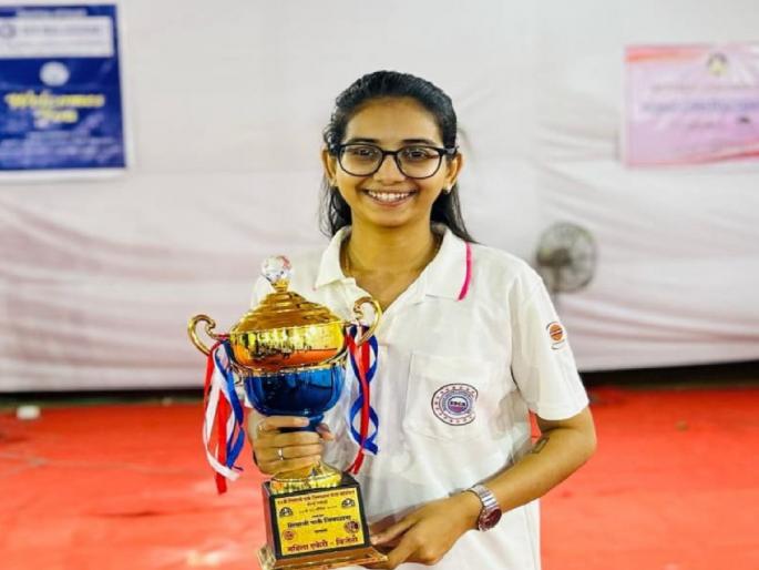 Akanksha Kadam from Ratnagiri is a nine-time state level carrom winner | आकांक्षा कदम नऊ वेळा राज्यस्तरीय कॅरमची विजेती, मुंबईत पार पडली स्पर्धा Akanksha Kadam from Ratnagiri is a nine-time state level carrom winner | आकांक्षा कदम नऊ वेळा राज्यस्तरीय कॅरमची विजेती, मुंबईत पार पडली स्पर्धा