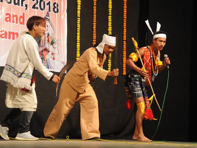 Kolhapur: Due to diversity, the philosophy of unity, cultural program painted; Students and students participate in National Integration Yatra | कोल्हापूर : विविधतेतून घडले एकतेचे दर्शन, सांस्कृतिक कार्यक्रम रंगला; राष्ट्रीय एकात्मता यात्रेतील विद्यार्थी-विद्यार्थिनींचा सहभाग