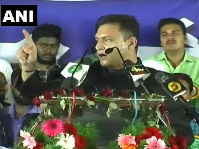 Akbaruddin Owaisi repeats '15 minutes' statement | अकबरुद्दीन ओवेसी पुन्हा बरळले, 15 मिनिटांच्या 'त्या' वक्तव्याचा पुनरुच्चार करत आव्हान दिले Akbaruddin Owaisi repeats '15 minutes' statement | अकबरुद्दीन ओवेसी पुन्हा बरळले, 15 मिनिटांच्या 'त्या' वक्तव्याचा पुनरुच्चार करत आव्हान दिले