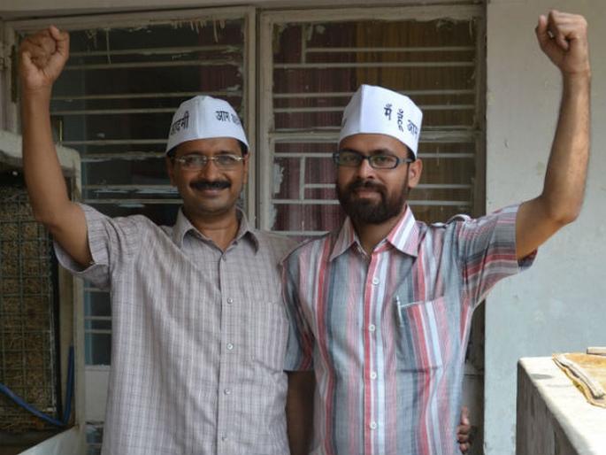 delhi election 2020 akhilesh tripathi thanked kejriwal and the public for trusting | IASच्या तयारीसाठी गेला होता दिल्लीला, तिसऱ्यांदा बनला आपचा आमदार delhi election 2020 akhilesh tripathi thanked kejriwal and the public for trusting | IASच्या तयारीसाठी गेला होता दिल्लीला, तिसऱ्यांदा बनला आपचा आमदार