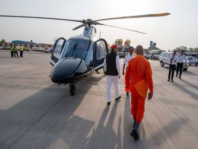 lok sabha election 2019 who is this yogi adityanath look alike in akhilesh yadavs plane | अखिलेश यांनी प्रचारात आणले योगी आदित्यनाथांचे 'डुप्लिकेट', काढतील का भाजपाची विकेट?