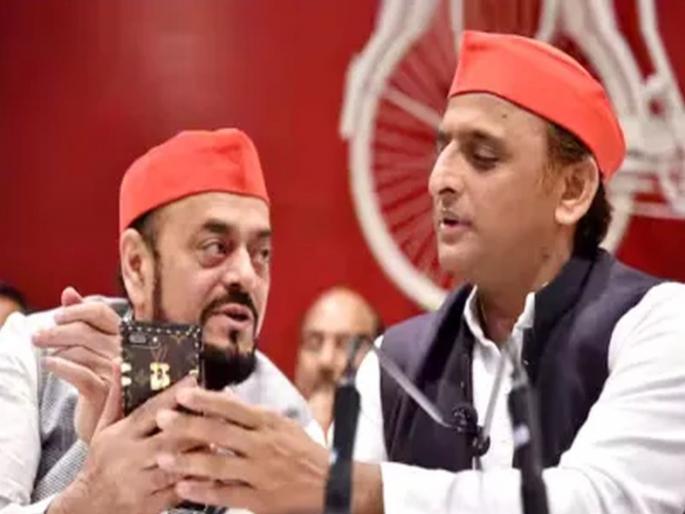 Akhilesh Yadav defends Abu Azmi, who praised Aurangzeb, saying, "Suspension destroys the truth..." | औरंगजेबाची स्तुती करणाऱ्या अबू आझमींचा अखिलेश यादवांनी केला बचाव, म्हणाले, "निलंबित केल्याने सत्याच्या…’’  Akhilesh Yadav defends Abu Azmi, who praised Aurangzeb, saying, "Suspension destroys the truth..." | औरंगजेबाची स्तुती करणाऱ्या अबू आझमींचा अखिलेश यादवांनी केला बचाव, म्हणाले, "निलंबित केल्याने सत्याच्या…’’