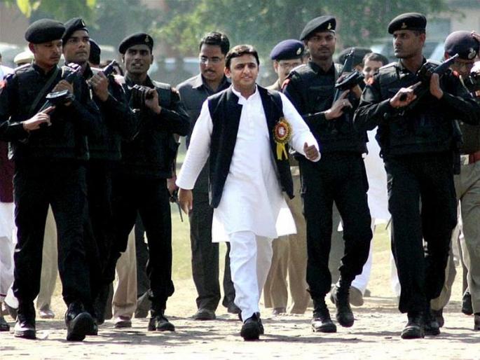 uttar pradesh former cm akhilesh yadav black cat commandos withdrawn | अखिलेश यादवांना आणखी एक झटका, झेड प्लस सुरक्षा काढणार? uttar pradesh former cm akhilesh yadav black cat commandos withdrawn | अखिलेश यादवांना आणखी एक झटका, झेड प्लस सुरक्षा काढणार?