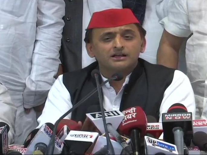 No bullet train, but soldiers need bullet proof jacket - Akhilesh Yadav | बुलेट ट्रेन नव्हे, तर जवानांना बुलेट प्रूफ जॅकेटची गरज- अखिलेश यादव 