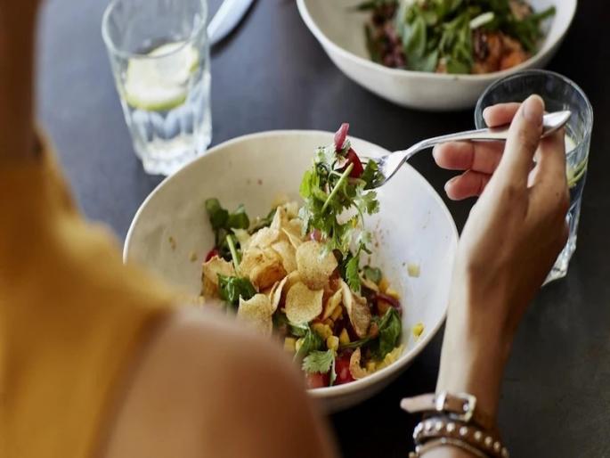 Woman fired from company for taking lunch break; Now had to pay compensation of 12 lakhs | लंच ब्रेक घेतल्यानं महिलेला कंपनीतून काढून टाकलं; आता १२ लाखांची भरपाई द्यावी लागली...! Woman fired from company for taking lunch break; Now had to pay compensation of 12 lakhs | लंच ब्रेक घेतल्यानं महिलेला कंपनीतून काढून टाकलं; आता १२ लाखांची भरपाई द्यावी लागली...!