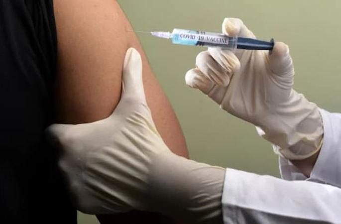 Second dose of vaccine to more than 1400 beneficiaries in Akola district! | अकोला जिल्ह्यात १४०० पेक्षा जास्त लाभार्थींना लसीचा दुसरा डोस! Second dose of vaccine to more than 1400 beneficiaries in Akola district! | अकोला जिल्ह्यात १४०० पेक्षा जास्त लाभार्थींना लसीचा दुसरा डोस!