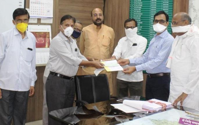 Rotary Club PPE Kits, Facemask; Financial support from social organizations | रोटरी क्लबतर्फे पीपीई किट्स, फेसमास्क; सामाजिक संघटनांतर्फे आर्थिक मदत Rotary Club PPE Kits, Facemask; Financial support from social organizations | रोटरी क्लबतर्फे पीपीई किट्स, फेसमास्क; सामाजिक संघटनांतर्फे आर्थिक मदत