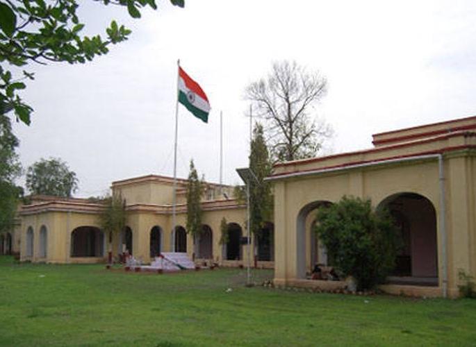 The administration is ineffective in curbing corona | ‘कोरोना’ला आळा घालण्यात प्रशासकीय यंत्रणा कुचकामी The administration is ineffective in curbing corona | ‘कोरोना’ला आळा घालण्यात प्रशासकीय यंत्रणा कुचकामी