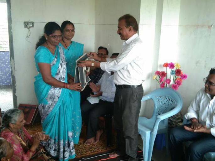 Women should make progress by taking advantage of government schemes - Dinesh Torale | सरकारी योजनांचा लाभ घेऊन महिलांनी प्रगती करावी - दिनेश तरोळे Women should make progress by taking advantage of government schemes - Dinesh Torale | सरकारी योजनांचा लाभ घेऊन महिलांनी प्रगती करावी - दिनेश तरोळे