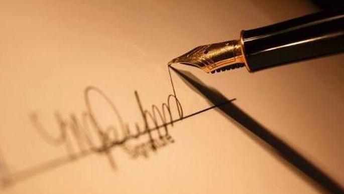 fake signature; FIR against school and headmaster | बनावट स्वाक्षरी केल्याने शाळेवर फौजदारी कारवाई fake signature; FIR against school and headmaster | बनावट स्वाक्षरी केल्याने शाळेवर फौजदारी कारवाई