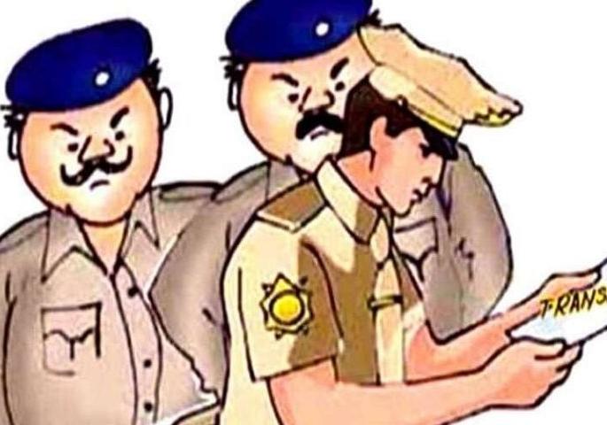 Replacement of policemen who beat up a drug store worker | औषध दुकानावरील कामगारास मारहाण करणाऱ्या पोलिसांची बदली