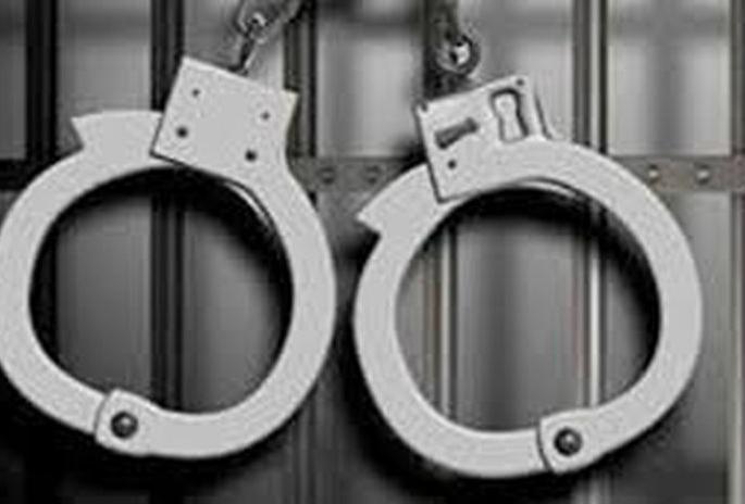 Three arrested in youth murder case | युवकाच्या हत्येप्रकरणी तिघांना अटक