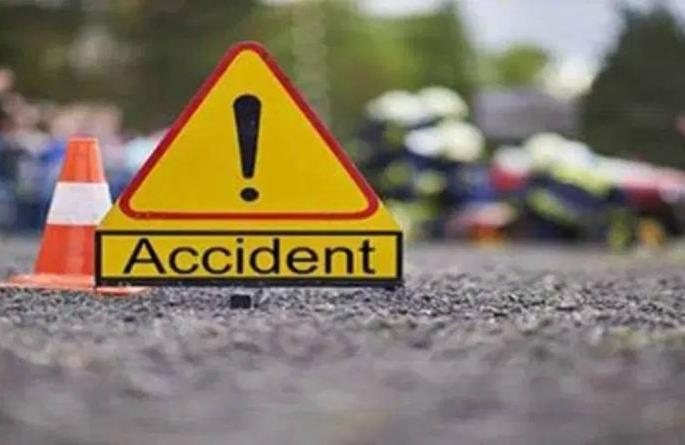 Akola: An old women was crushed by a truck at Railway Station Chowk | अकोला : रेल्वे स्टेशन चौकात ट्रकने वृद्धेस चिरडले Akola: An old women was crushed by a truck at Railway Station Chowk | अकोला : रेल्वे स्टेशन चौकात ट्रकने वृद्धेस चिरडले