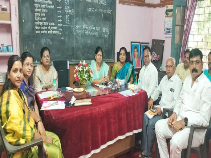 Construct playgrounds on government land for students in rural areas in akola | ग्रामीण भागातील विद्यार्थ्यांसाठी सरकारी जमीनींवर क्रिडांगण तयार करा Construct playgrounds on government land for students in rural areas in akola | ग्रामीण भागातील विद्यार्थ्यांसाठी सरकारी जमीनींवर क्रिडांगण तयार करा