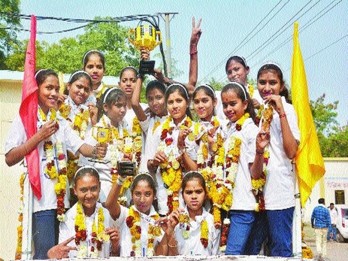 Proud! Robots of laborers in rural areas will go to the United States | अभिमानस्पद! ग्रामीण भागातील कष्टकऱ्यांच्या लेकींचा रोबोट जाणार अमेरिकेला Proud! Robots of laborers in rural areas will go to the United States | अभिमानस्पद! ग्रामीण भागातील कष्टकऱ्यांच्या लेकींचा रोबोट जाणार अमेरिकेला