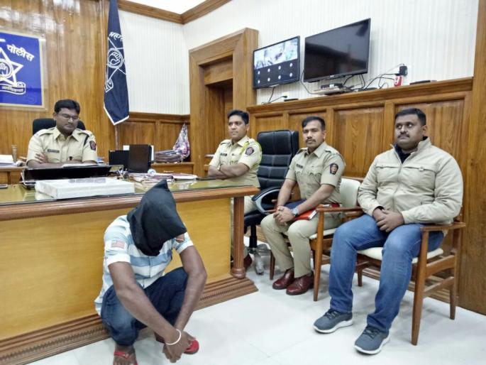 Akola native katta and two live cartridges seized from the youth | अशोक वाटिका चौकात युवकाकडून देशी कट्टा, दोन जिवंत काडतूस जप्त Akola native katta and two live cartridges seized from the youth | अशोक वाटिका चौकात युवकाकडून देशी कट्टा, दोन जिवंत काडतूस जप्त