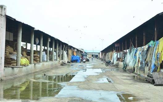 Market Committee vacated; manualy purchase | बाजार समित्या ओस; खेडा खरेदीला उधाण  Market Committee vacated; manualy purchase | बाजार समित्या ओस; खेडा खरेदीला उधाण