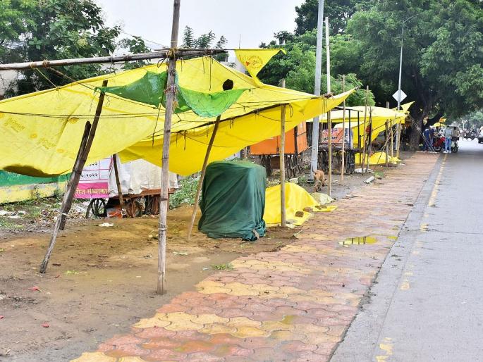 Akola: Atikramkansamaer municipal yard; The deadline given for the second time, Mayhimela will start from August 21 | Akola: अतिक्रमकांसमाेर महापालिकेचे लाेटांगण; दुसऱ्यांदा दिली मुदत, २१ ऑगस्ट पासून माेहीमेला करणार प्रारंभ Akola: Atikramkansamaer municipal yard; The deadline given for the second time, Mayhimela will start from August 21 | Akola: अतिक्रमकांसमाेर महापालिकेचे लाेटांगण; दुसऱ्यांदा दिली मुदत, २१ ऑगस्ट पासून माेहीमेला करणार प्रारंभ