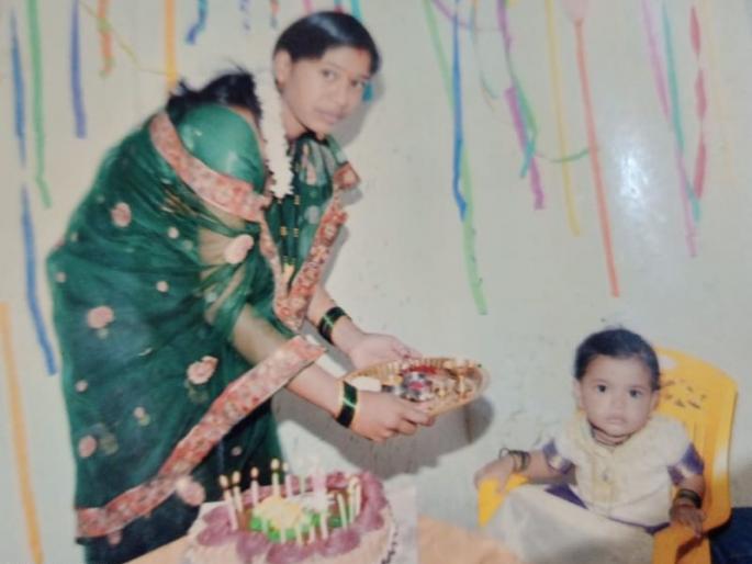 Shocking ... Mother commit Suicide after killed daughter by submerged in water | धक्कादायक ...चिमुकलीला पाण्यात बुडवून मारल्यानंतर आईची जाळून घेऊन आत्महत्या Shocking ... Mother commit Suicide after killed daughter by submerged in water | धक्कादायक ...चिमुकलीला पाण्यात बुडवून मारल्यानंतर आईची जाळून घेऊन आत्महत्या