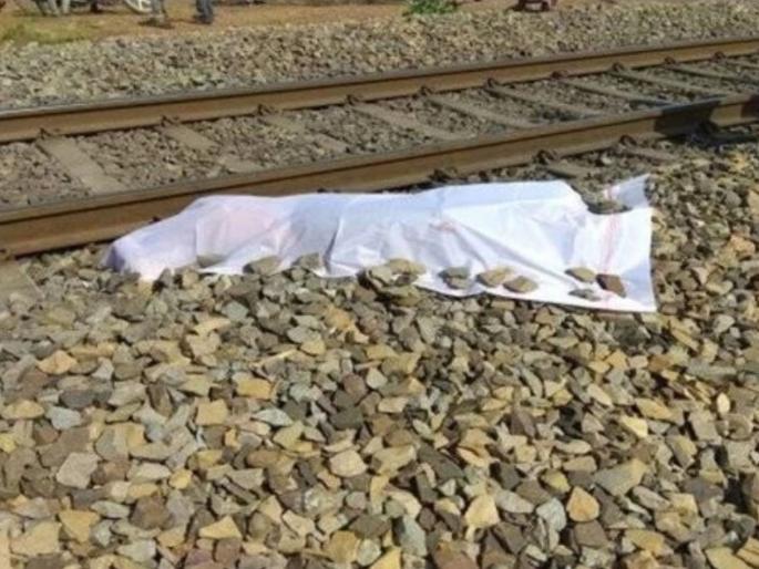Showroom owner and colleagues started the harassment; young man ended his life by jumping in front of a train | शोरुम मालक आणि सहकाऱ्यांनीच सुरू केला छळ; तरुणाने रेल्वे समोर उडी घेत संपवले आयुष्य Showroom owner and colleagues started the harassment; young man ended his life by jumping in front of a train | शोरुम मालक आणि सहकाऱ्यांनीच सुरू केला छळ; तरुणाने रेल्वे समोर उडी घेत संपवले आयुष्य