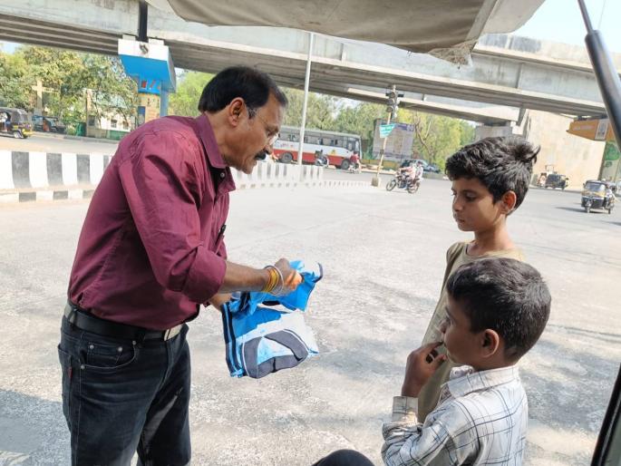 celebrating diwali of the marginalized and underprivileged by selling junk an initiative of swaraj foundation | रद्दी विकून केली उपेक्षित, वंचितांची दिवाळी साजरी; स्वराज फाउंडेशनचा उपक्रम celebrating diwali of the marginalized and underprivileged by selling junk an initiative of swaraj foundation | रद्दी विकून केली उपेक्षित, वंचितांची दिवाळी साजरी; स्वराज फाउंडेशनचा उपक्रम