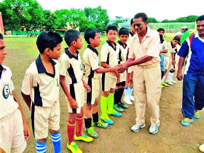 Poddar, the semi-finals of the Mount Carmel team | पोदार, माउंट कारमेल संघाचा उपान्त्य फेरीत प्रवेश Poddar, the semi-finals of the Mount Carmel team | पोदार, माउंट कारमेल संघाचा उपान्त्य फेरीत प्रवेश