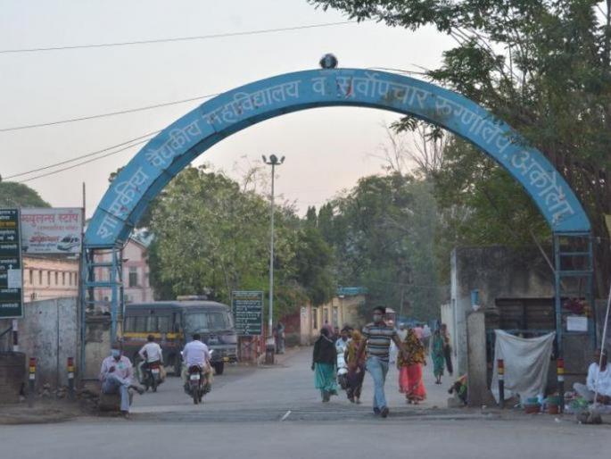 Load of Covid patients from outside the district, including private ones, on Akola GMC! | अकोला जीएमसीवर खासगीसह जिल्ह्याबाहेरील कोविड रुग्णांचा भार! Load of Covid patients from outside the district, including private ones, on Akola GMC! | अकोला जीएमसीवर खासगीसह जिल्ह्याबाहेरील कोविड रुग्णांचा भार!