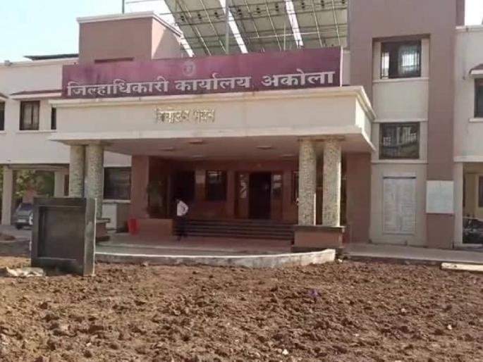 'That' brought heel on the transactions in the beer shop; | ‘त्या’बिअर शाॅपमधील व्यवहारांवर आणली टाच; राज्य उत्पादन शुल्क विभागाच्या कारवाइनंतर जिल्हाधिकाऱ्यांचा आदेश 'That' brought heel on the transactions in the beer shop; | ‘त्या’बिअर शाॅपमधील व्यवहारांवर आणली टाच; राज्य उत्पादन शुल्क विभागाच्या कारवाइनंतर जिल्हाधिकाऱ्यांचा आदेश